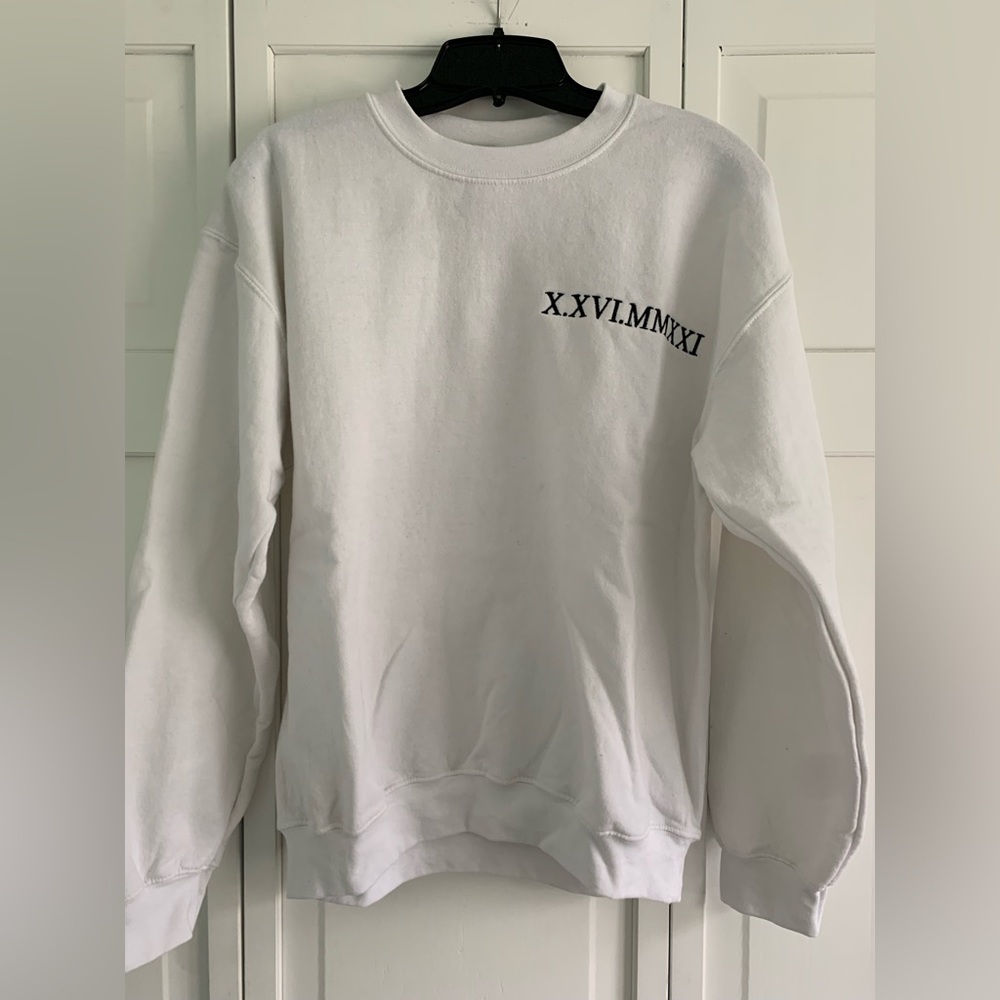 GILDAN, White, personalized, women’s, Medium, Crewneck sweater